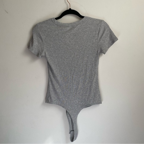 Nordstrom Elodie Grey Ribbed V-Neck Bodysuit - Picture 4 of 4